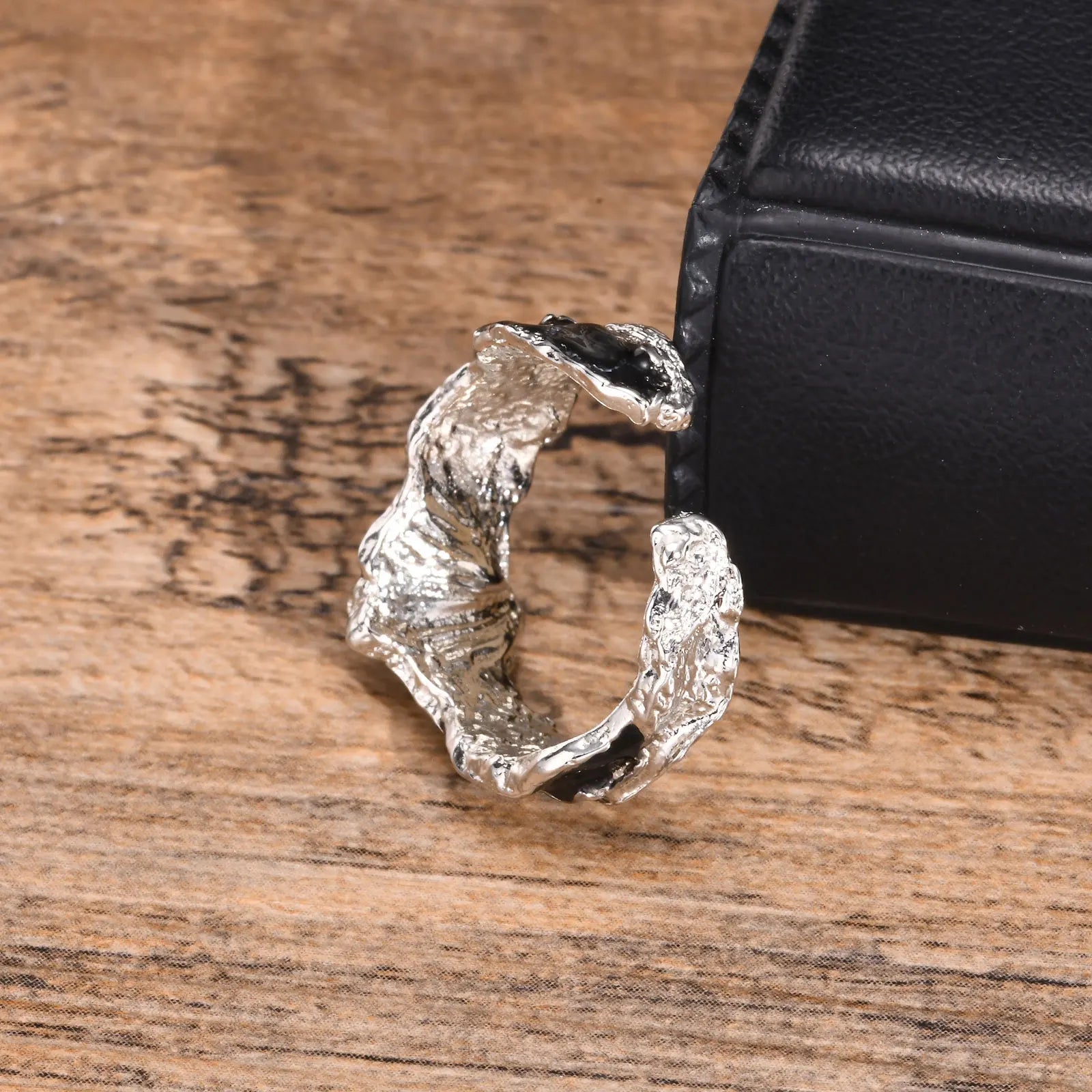 NOSTYLST* LAVASTONE RING