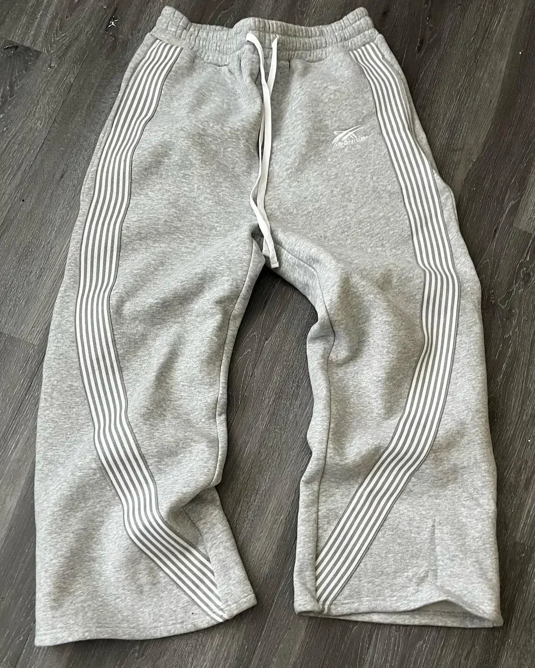 NOSTYLST* GRAY SWEATPANTS