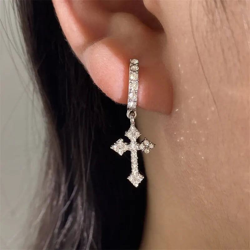 NOSTYLST CROSS EARRlNGS